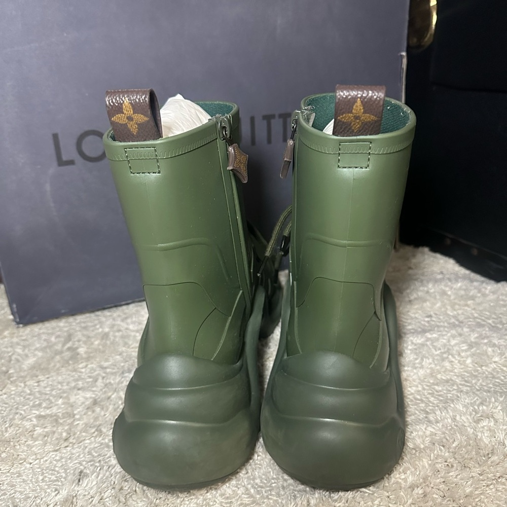 Louis Vuitton Olive Green Lace-Up Boots - Picture 4 of 8